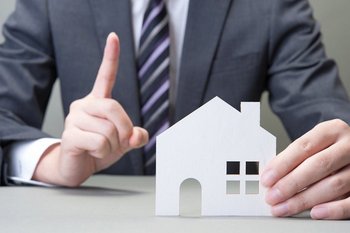  Дольщики получили квартиры в собственность, но жить в них не могут.