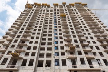  Монолитный дом в 10 микрорайоне Солнечного 